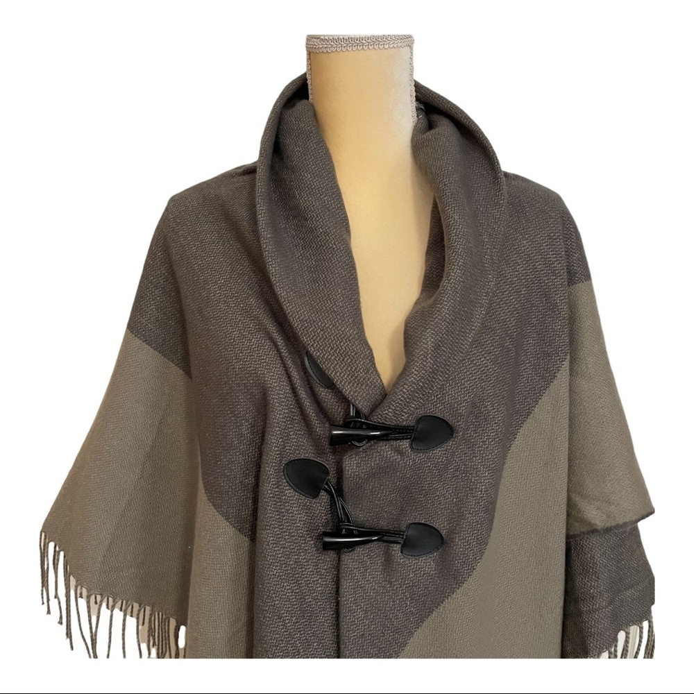 Apt 9 Poncho Brown and Tan with Fringe - Picture 2 of 8